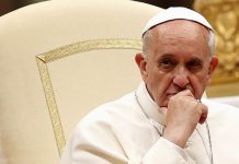 Paus Franciscus sterft op 88-jarige leeftijd: een nederige herder die de katholieke kerk wilde vernieuwen Gisteren nog begroette de Paus de gelovigen die zich op het Sint-Pietersplein hadden verzameld vanuit de pausmobiel, enkele dagen voordat het Vaticaan zijn dood bekendmaakte.