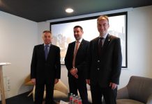 BEST WESTERN PREVÉ CONTAR MIT MEHR 30 HOTELS IN ESPAÑA & PORTUGAL IM 2021 De Izquierda a Derecha, Geschäftsführer und Eigentümer des Best Western Premier Hotel Dante de Barcelona, Fernando Osorio; der Director Internacional del área Member Services de BW, Neville Graham; und der Director de Desarrollo y Operaciones para España y Portugal, Oriol Maresch