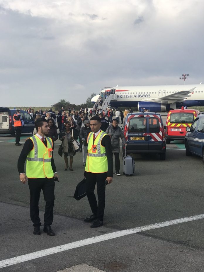 British Airways plane held on Paris Airport runway amid security threat (Photo: Twitter/jsa)