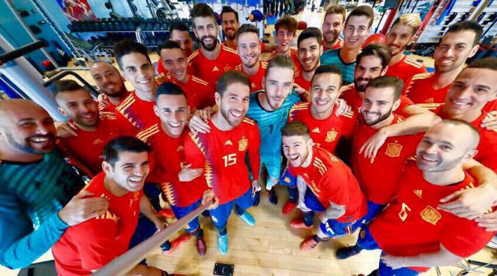 Ramos tweeted showing squad support for the new shirt