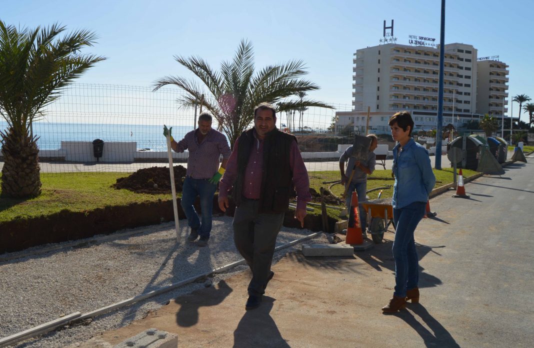 Relocation of the waste containers on the beach area of Cala Cerrada