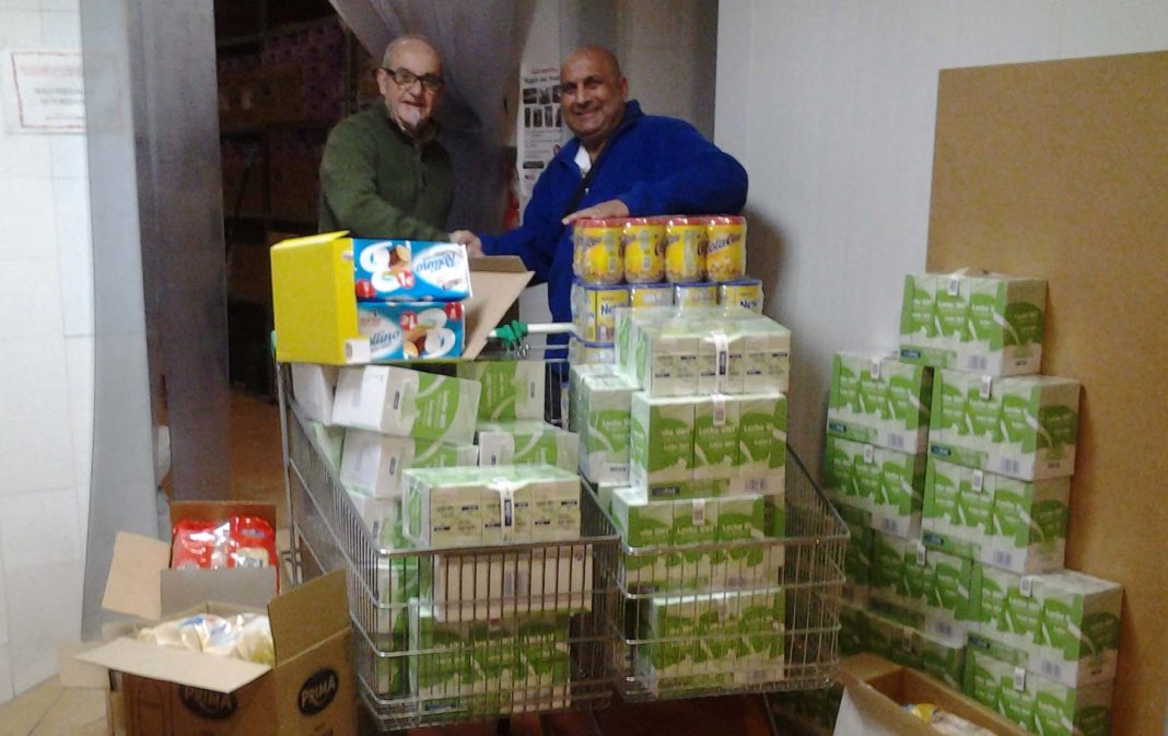 Local Freemason's from Caledonia Lodge donate food.