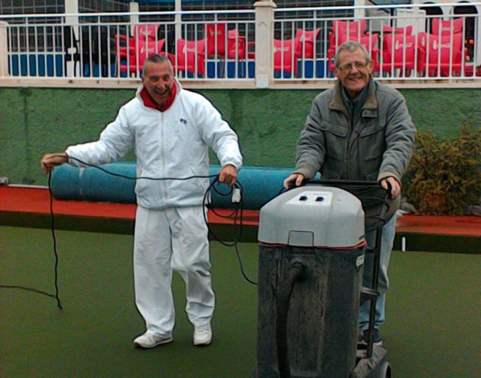 Green Keepers Ian and Ken Hope.