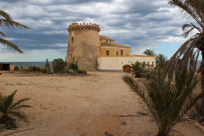 The owners of Torre Vigia, the watch tower in Torre de la Horadada, first built in 1591, are still refusing access to surveyors from the Ministry of Culture