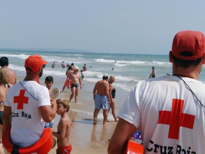 Santa Pola to Extend Lifeguards to December