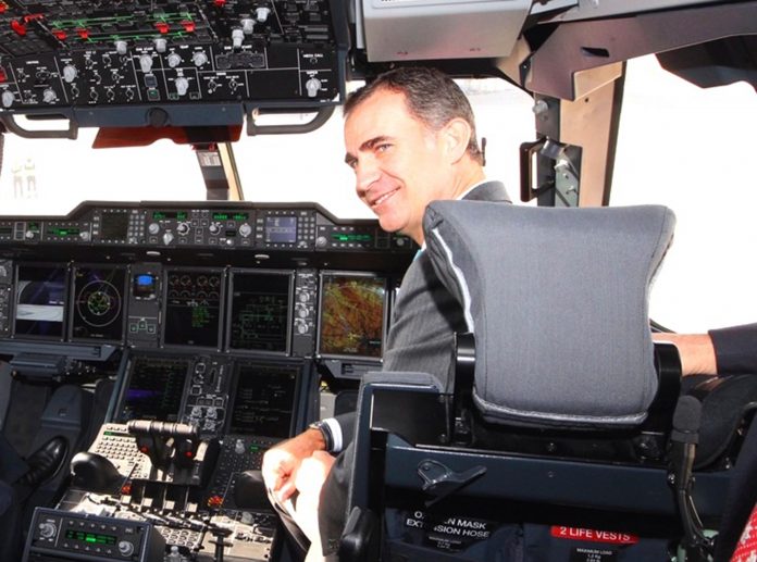 King Felipe is no stranger to flight decks himself having graduated as a pilot in the Air Force academy