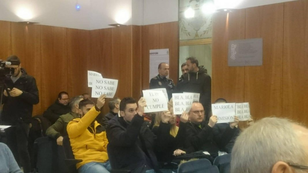 Local Police disrupt Orihuela Plenary