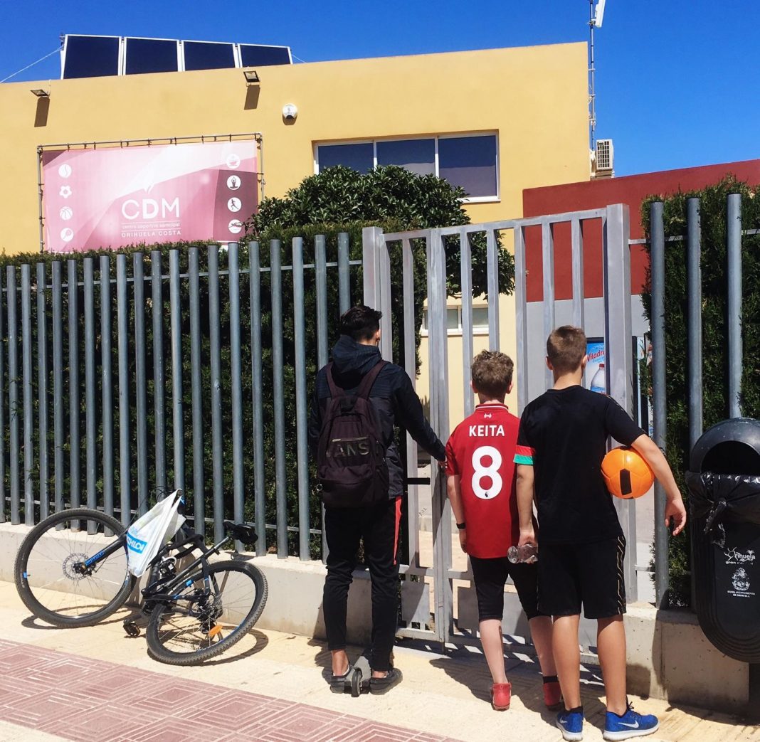 Disappointed children turning up at Sports Centre to find it closed