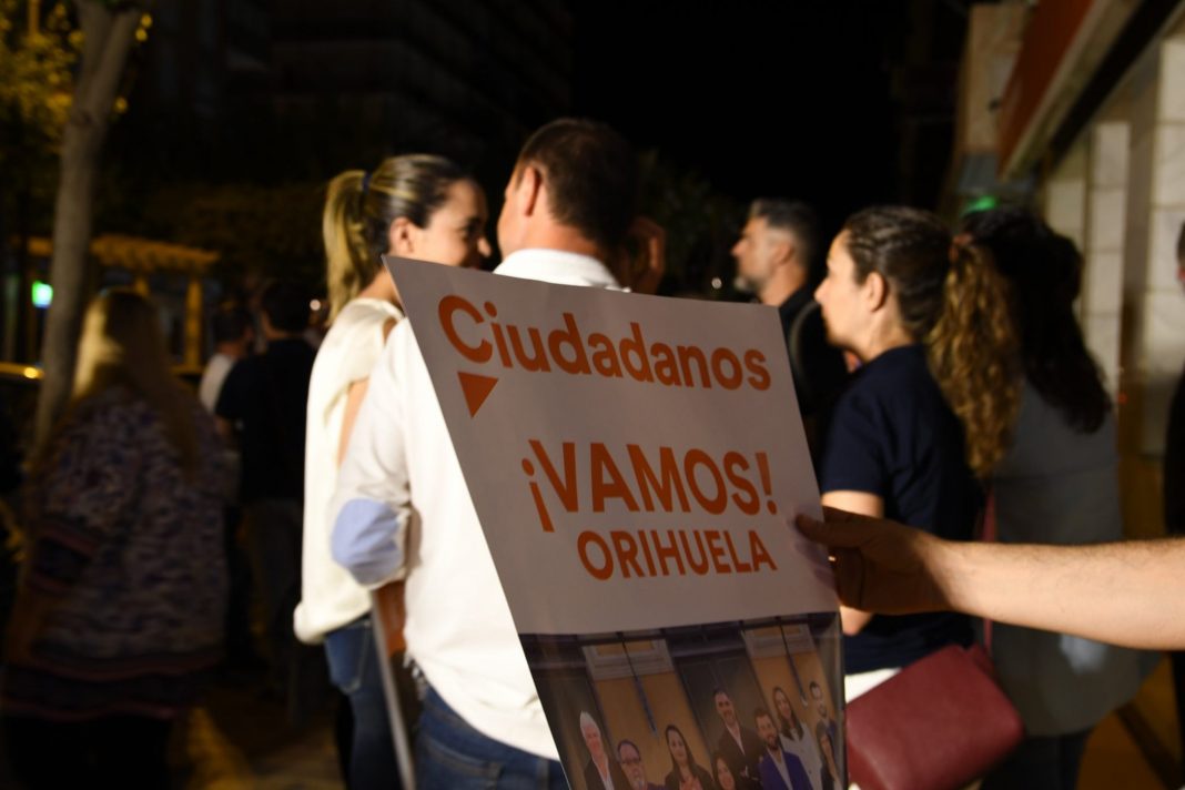 Manifesto di Ciudadanos I cittadini dicono che “è ora di un governo di centro”
