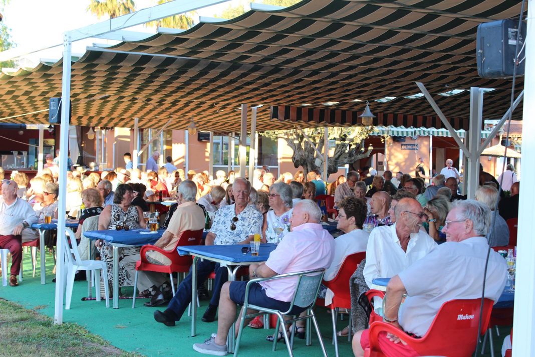 Over 150 supporters attended the event The ultimate entertainer helps raise 1000 euro at the Concert in the Park
