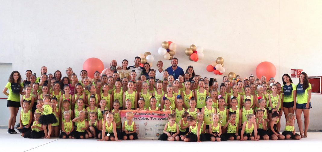 FOTO GRUPPO Il club di ginnastica ritmica Jennifer Colino chiude per l'estate