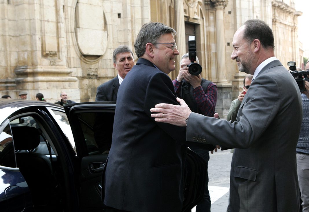 Visita-president-GV-1 Bascuñana welcoming Puig to Orihuela last year