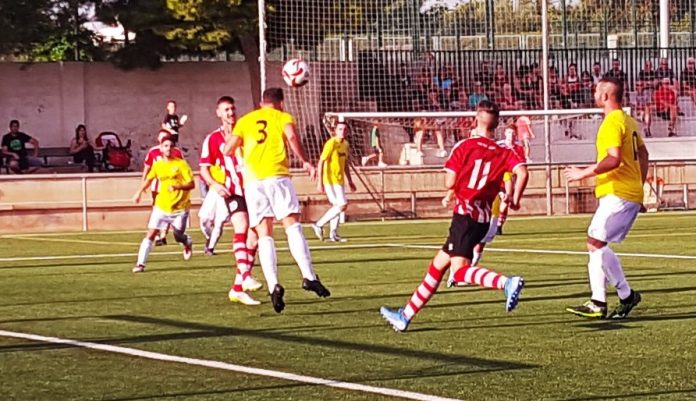 CD Montesinos 3-0 Daya Nueva Atletic C.F. ‘A’ Sunday 22nd. September,2019 Before the start of the game, Club President Alfredo Macio presented team stalwart Maccan, with a shirt bearing the name of Maccan’s late father Jaime, who had been a well known supporter of CD Montesinos. There was then a minute’s silence for Jaime, and for the victims of the recent distastrous floods. It seems that Monte have learnt a few lessons from their friendly games against higher placed opposition. They are now able to string passes together, midfield and across the field. This caused Daya Nueva to crowd the ball, leaving Monte to take control. Most of the action was in the Daya Nueva’s half of the field, although this left Monte prone to the counter-attack. But with a strong defence and an efficient goalie in Carlos, Monte were not really troubled, and remained calm. Not only were Monte passing accurately, but were going in strong but fair with their tackles to retrieve the ball. After the break Monte were again on attack and from a Fernando pass we saw Josema put the ball over the bar. We were still attacking and following a great pass to Maccan on the left hand side we saw him going past defender and GOAL!!!!!!! 19 minutes into the 2nd half and GOAL number 2 from a great lead up, Gonzalo slips the ball to the left of their goalkeeper who just stood there and watched it go into an empty net. Substitute German then went down the left and scored, but ruled offside! 90 minutes it’s not quite the end of the game, but from a Maccan pass (and the nominated man of the match by Sponsor Blue Moon) he passed the ball to Gonzalo who promptly put the ball into the net, goal number 3 and it’s all over!!!!! Team:- 13 Carlos. 2 Morante. 3 Fernando (Captain). 4 Santos. 6 Adrian. 9 Manu Sanchez. 10 Alfredo. 11 Josema 12 Diego. 16 Pepe. 23 Maccan. Subs:- 1 Raul.5 Manu. 8 German. 20 Dimitri. 22 Gonzalo. Match Report David Winder Photo's Terry Harris