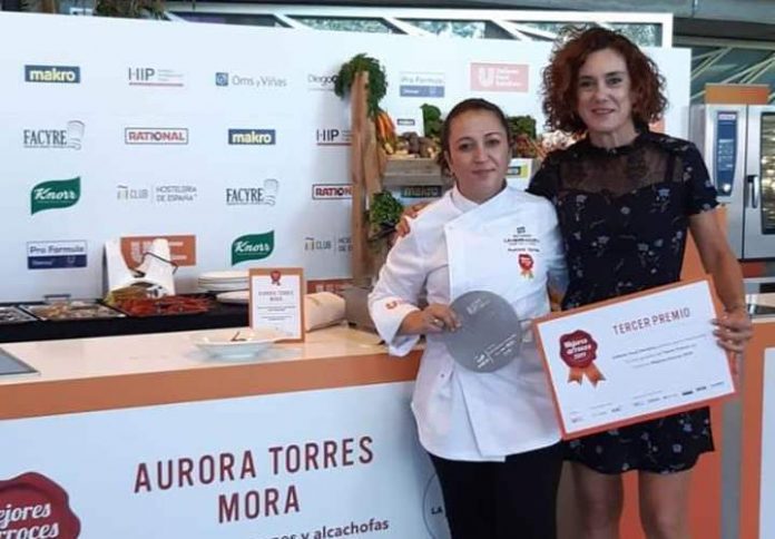 Ana Belen Juarez Pastor pictured with top chef Aurora Torres.