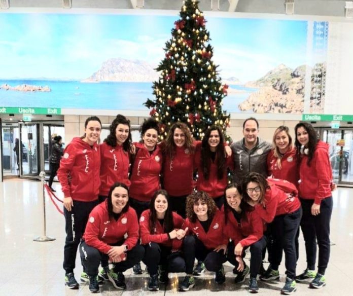 Marta back row (third left) with her new teammates at Cagliari.