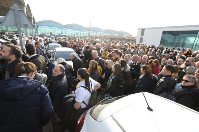 During the afternoon and early evening many outbound passengers were transferred to Valencia or Murcia