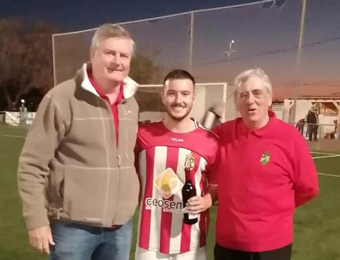 Erling (left) sponsor of CD Montesinos with Treasurer Howard Yeats. Photo: Full Monte SC.