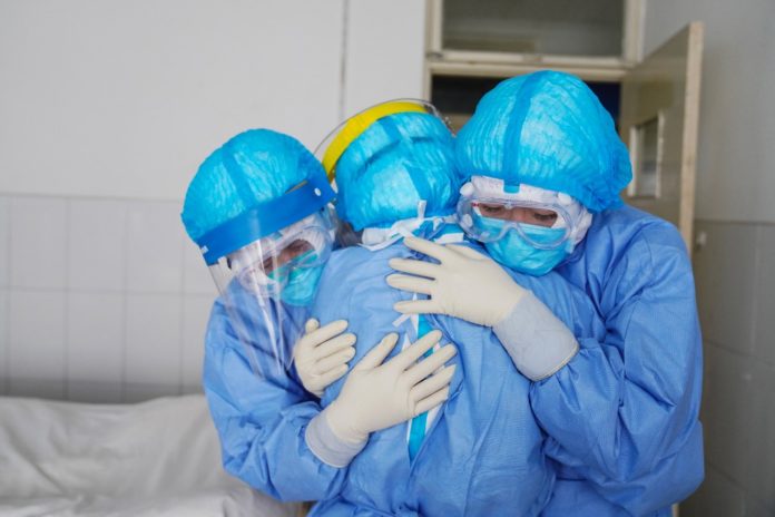 Staff comfort Unions accuse Health Minister of sending medical staff “to the slaughterhouse.”