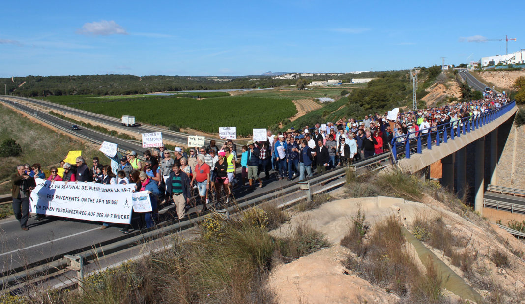 AP7 Bridge demonstration Footpath over the AP7 Bridge (Lomas de Cabo Roig)