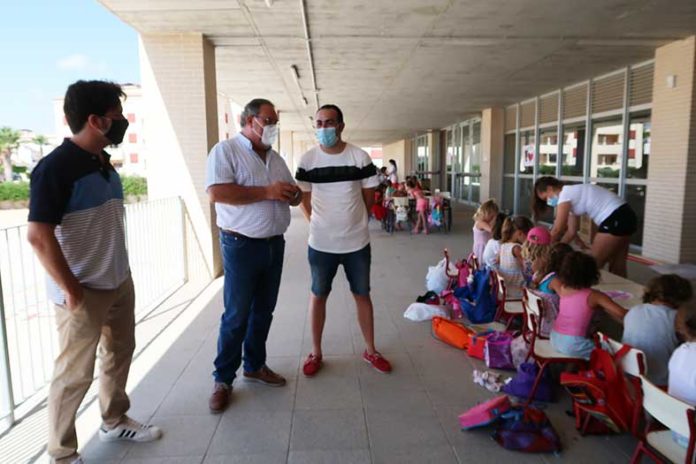 The Councillor for Education, Ramón López, visited the Playas de Orihuela school in Orihuela Costa