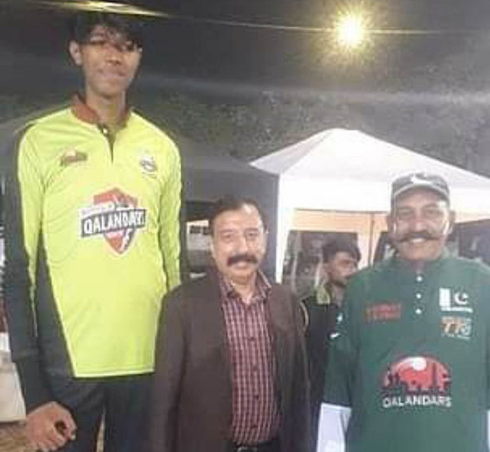 Giant 7ft 6in Gujjar set to become world's tallest cricketer