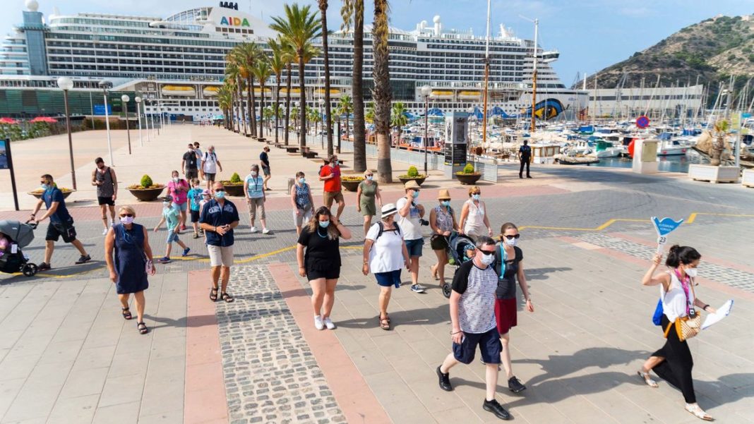 First international cruise ship for 16 months arrives in Cartagena