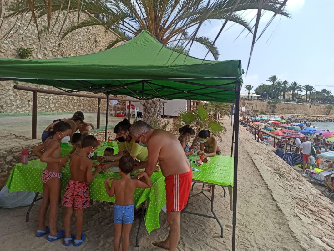 Raising awareness of recycling on Orihuela beaches