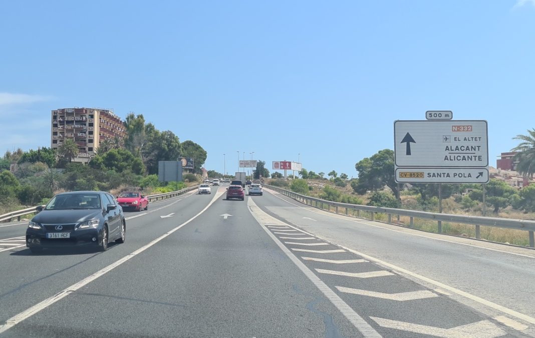 The abandoned Rocas Blancas hotel, located on the N332 at the entrance to Santa Pola, will cost you a mere €4million