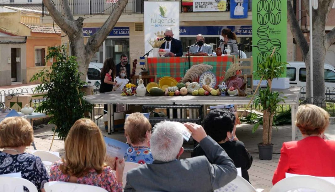 San Fulgencio presents a bilingual cookbook of traditional recipes