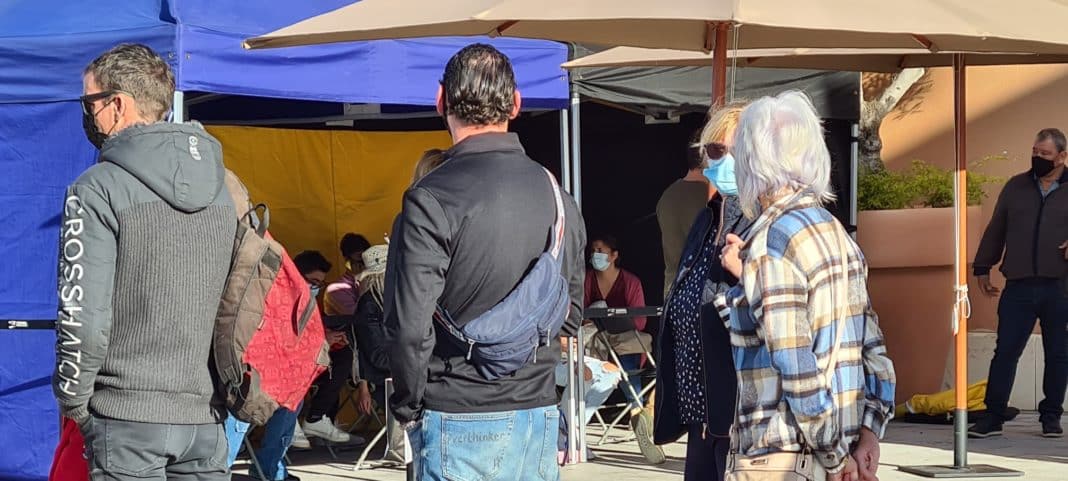 Long queues at Boulevard covid vaccination point