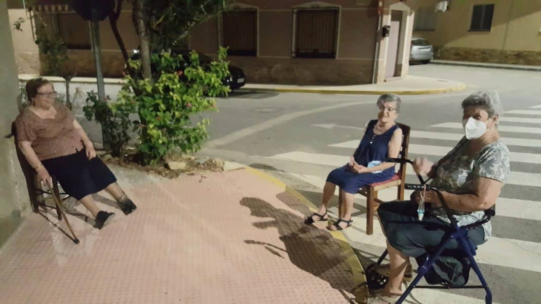 Los Montesinos summer evening and Spanish tradition of sitting on chairs outside. Photos: Andrew Atkinson.