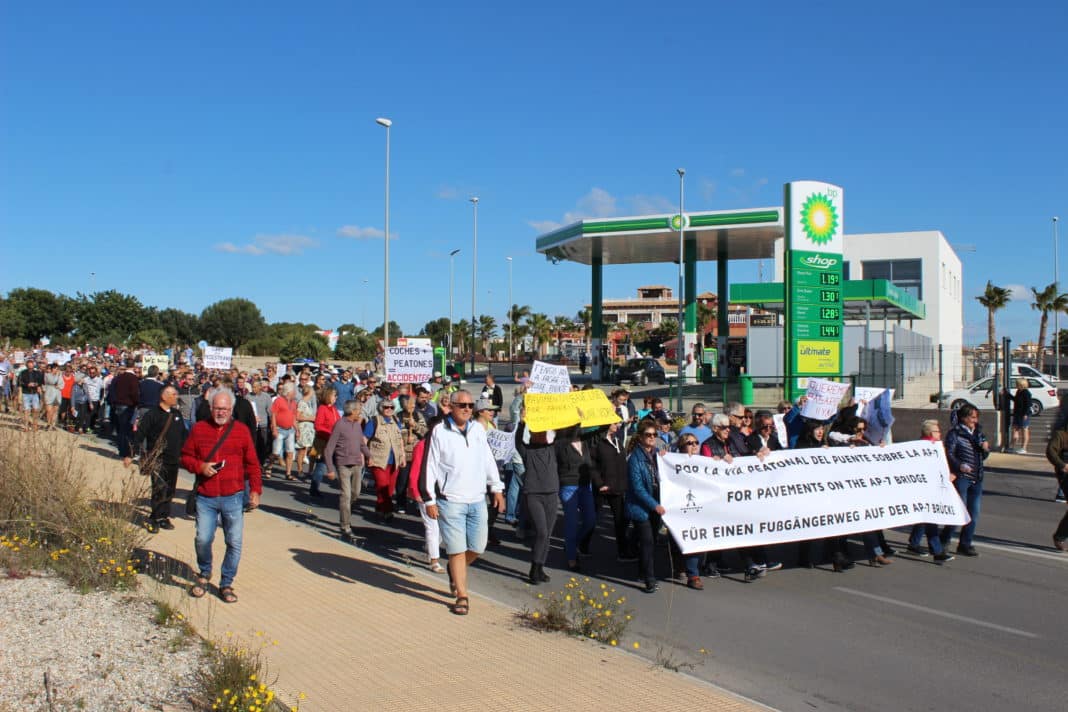 Movement at last on La Regia to Lomas de Cabo Roig Pedestrian footpath