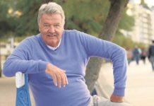 L'ancien entraîneur du Real Madrid, John Toshack, est en soins intensifs dans un hôpital de Barcelone. L'ancien entraîneur du Real Madrid, John Toshack, est en soins intensifs dans un hôpital de Barcelone.