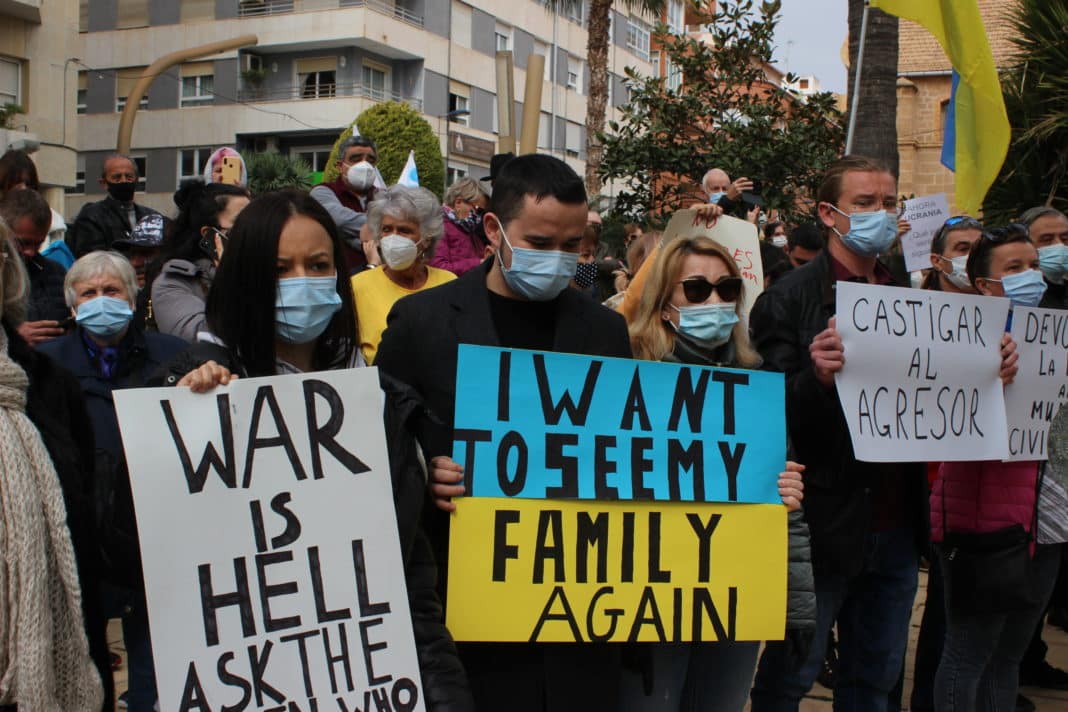 Ukraine residents protesting in Torrevieja against the invasion by Russia