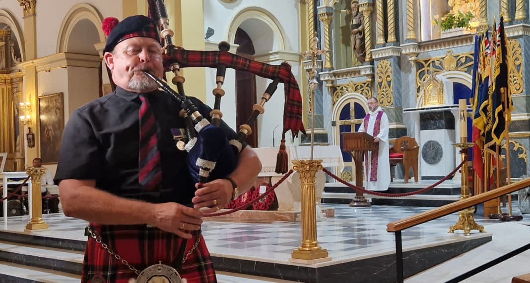 Piper Brian Day plays the final lament to Her Majesty