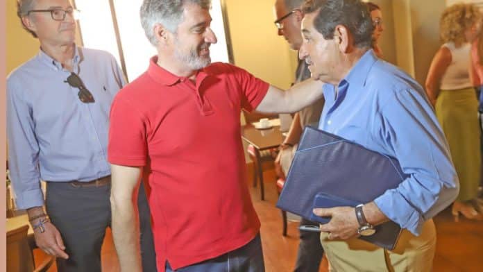 The Partido Popular (PP) and Vox in Orihuela have chosen to remain silent as controversy grows over the upcoming trial of Mayor Pepe Vegara.