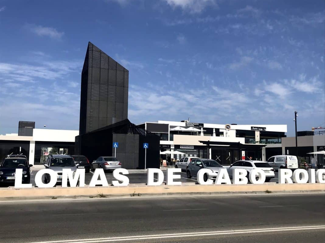 The sewage plant is a few hundred yards from the Lomas de Cabo Roig urbanisation