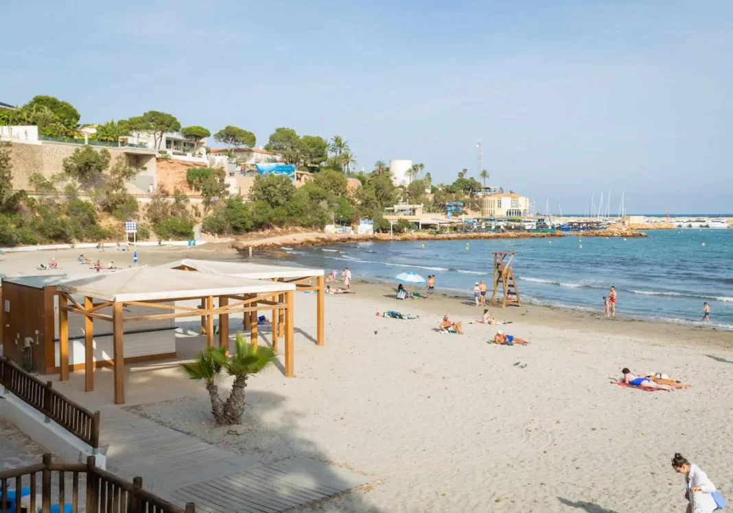 PSOE warns of no beach bars in Orihuela Costa for Easter