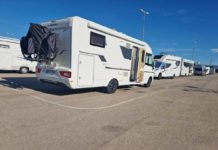 Motorhome Surge Overruns Orihuela Costa and Torrevieja Seafronts Hundreds of motorhomes occupy seafront areas in Orihuela and Torrevieja, as well as land near the salt lagoons natural park, prompting growing concern over overcrowding, weak enforcement and environmental impact.