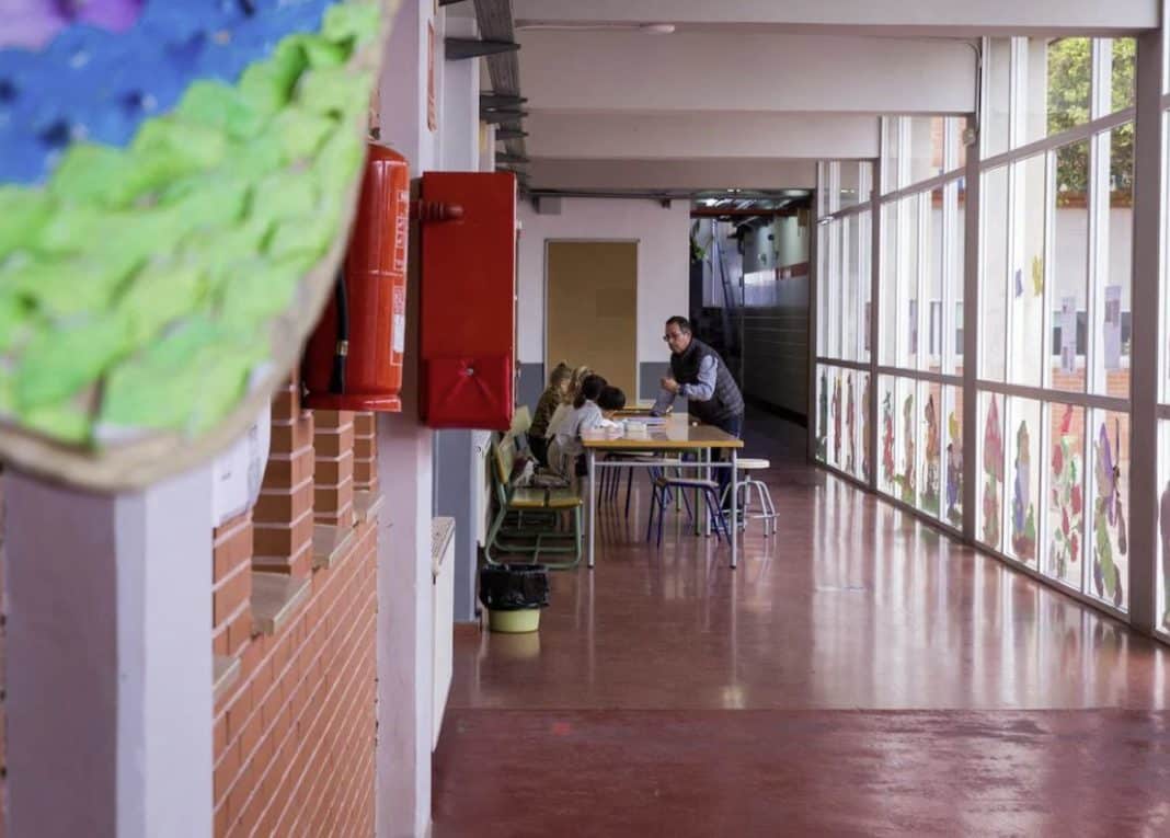 The school is having to teach students in school corridors