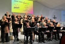 Crescendo International Choir Gave Successful 20th Anniversary Concert Crescendo International Choir at Salt Church in Los Montesinos
