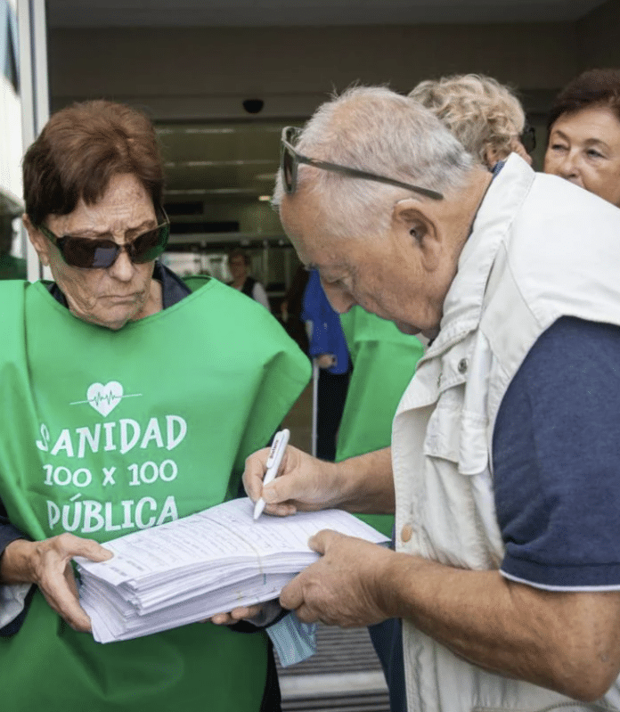 The Platform for 100% Public and Quality Health has collected 5,885 signatures demanding a plan to improve the Torrevieja health department's infrastructure.