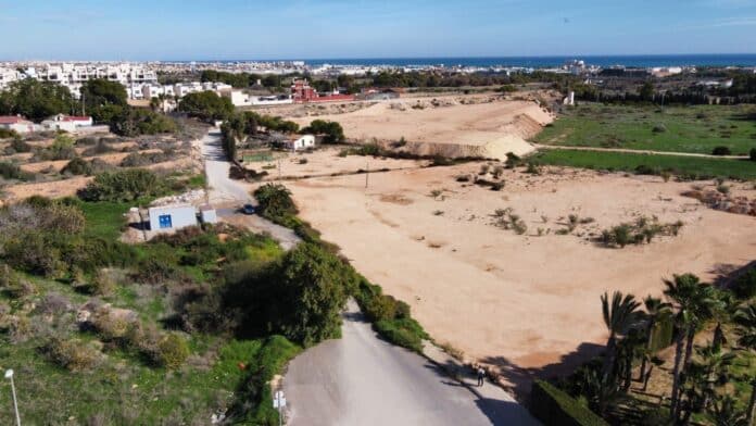 Blocked Riverbed in Orihuela Costa Poses Major Flood Risk to hundreds of homes