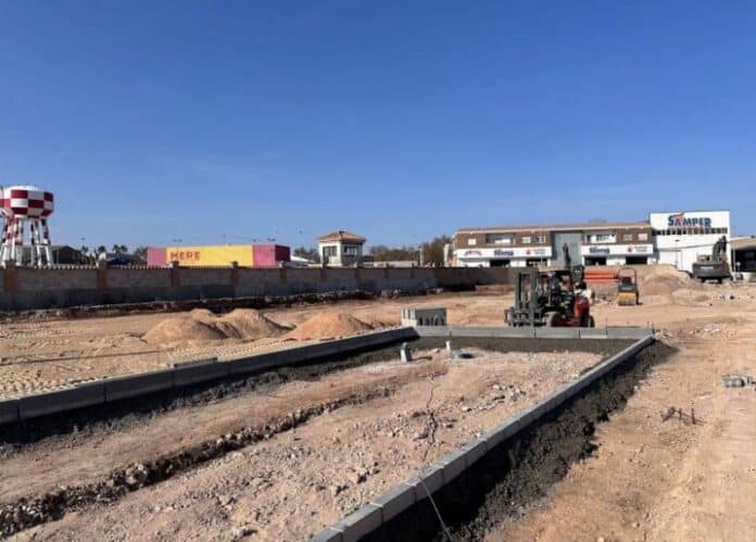 Mayor of San Javier José Miguel Luengo, alongside Councillor María Dolores Ruiz, visited the site last week and reported steady progress on the 1.9-million-euro development.