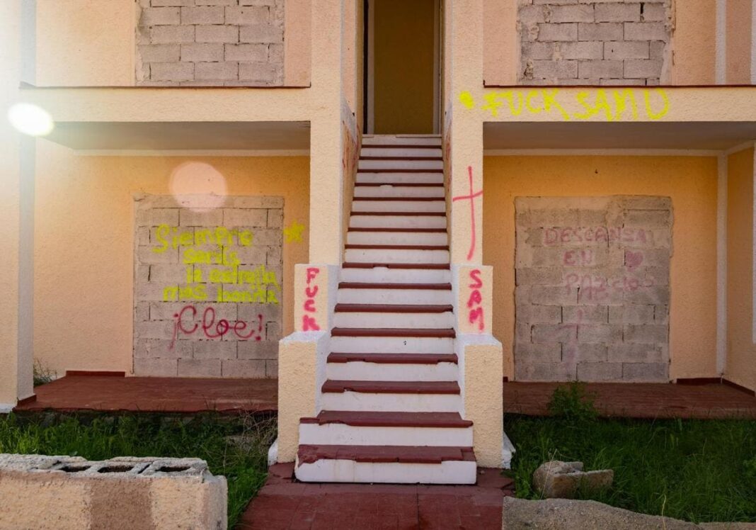 Residents of Orihuela Costa are growing increasingly concerned about the abandoned houses on Calle Nutria in Las Chismosas.