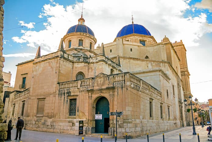 Some reports suggested the Basilica of Santa María in Elche due to its prominence and the Jubilee Year celebrations could have been the target