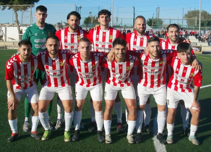 A thrilling encounter between second-placed C.D. Montesinos and fourth-placed C.D. El Campello unfolded at the Campo Municipal in Los Montesinos