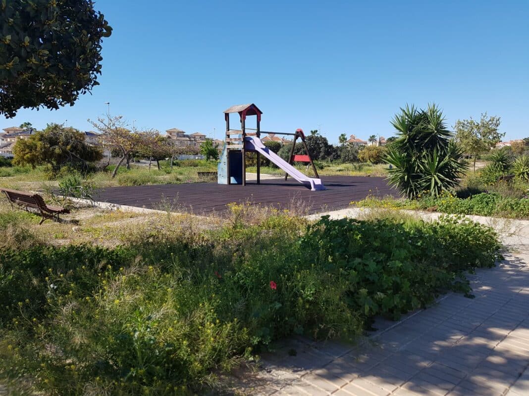 The municipal company Ildo will begin maintaining the green areas in Orihuela Costa in mid-January, nearly a year after the plenary approved its management mandate.