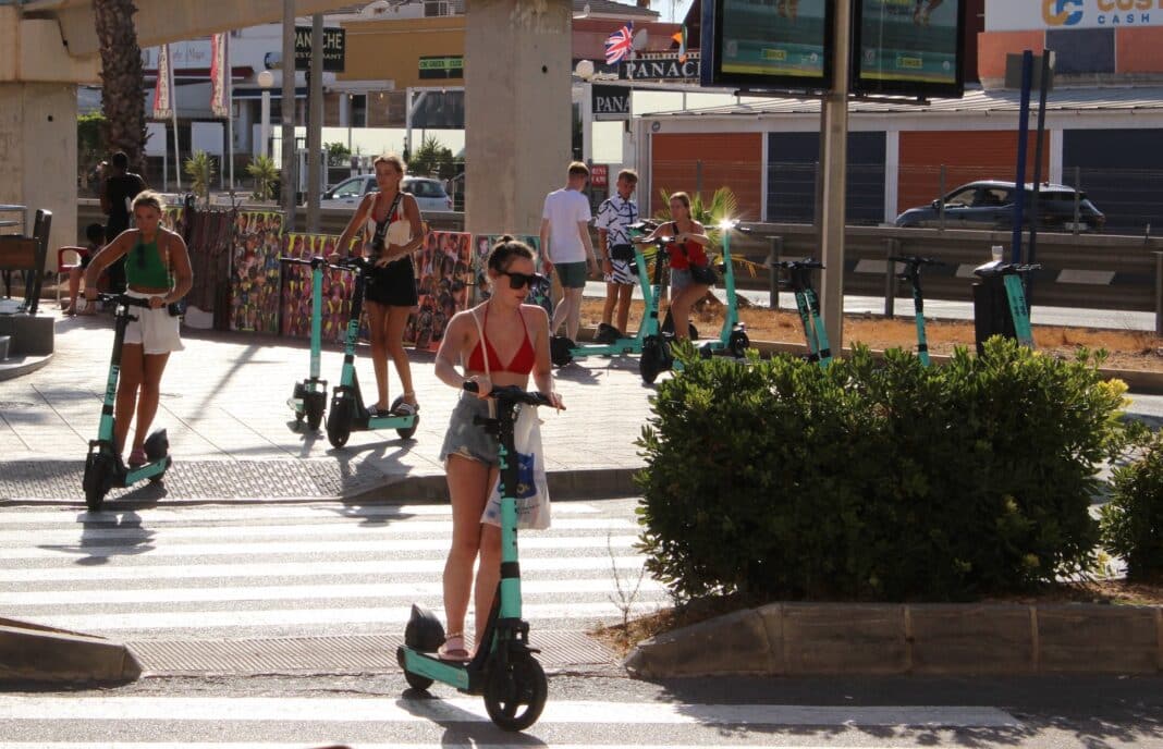 The Orihuela Council has announced plans to regulate the use and rental of electric scooters along the Orihuela Costa to curb the growing chaos caused by these vehicles.