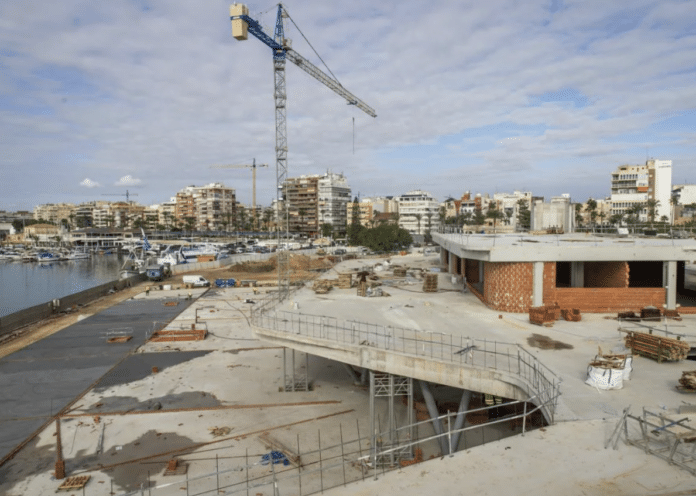 As construction continues at a rapid pace, Torrevieja's residents and visitors eagerly anticipate the transformation of this iconic waterfront location.